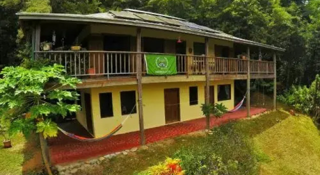 Roland's Garden Guesthouse, Reserva ahora Hotel Guanaja Honduras