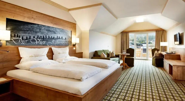 Двухместный номер Comfort с балконом Vier Jahreszeiten Wellnessresort Achensee