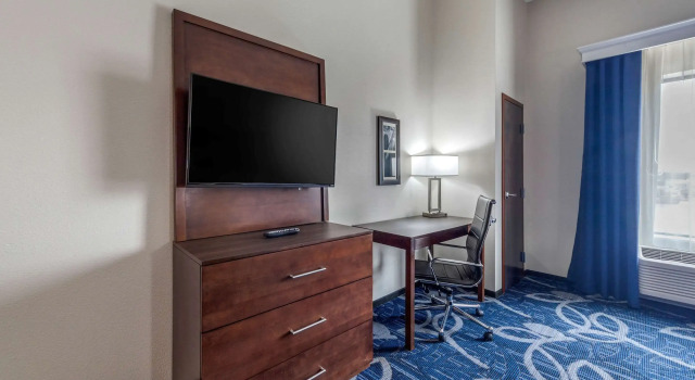 Четырёхместный номер Standard Comfort Inn & Suites Oklahoma City South I-35
