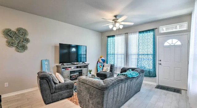 La Porte Getaway w/ Deck: Steps to Beach!, Book Hotel La Porte Houston