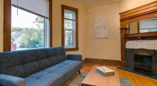 Character House in Corydon Neighbourhood, Book Hotel Hotels in Manitoba with Parking, Parking