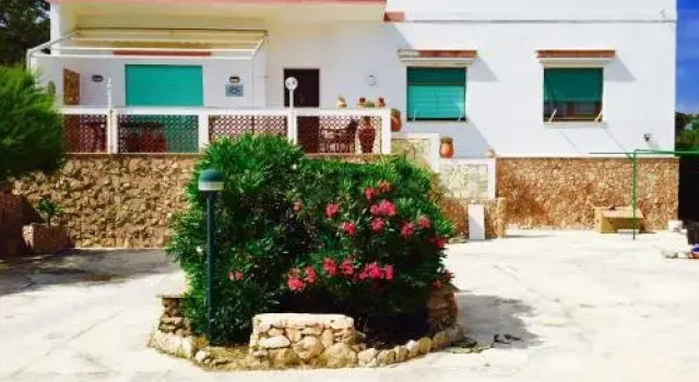 Appartamenti in Villa Calamoni, Book Villa Hotels in Sicily with Parking, Parking