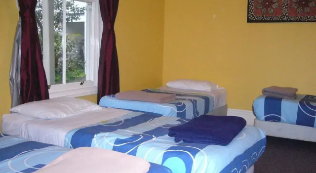 Кровать в общем номере Verandahs Parkside Lodge