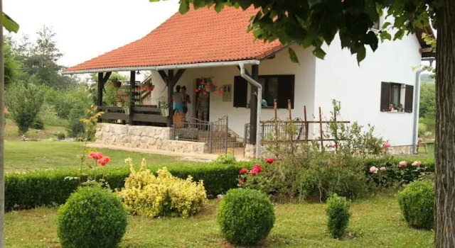 Apartment Eva, Book Lejlighed Hoteller i Karlovac county med parkering, Parkering