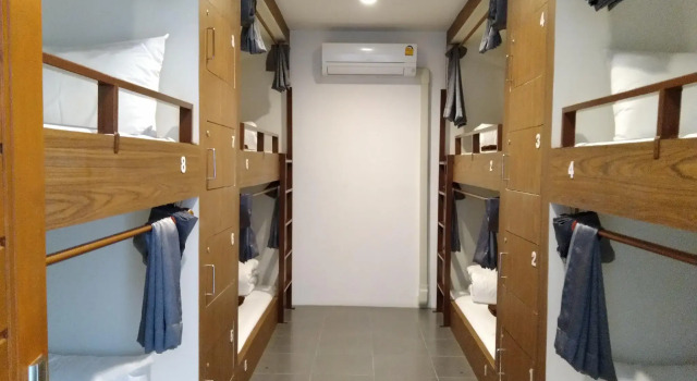 Кровать в общем номере WEE HOSTEL