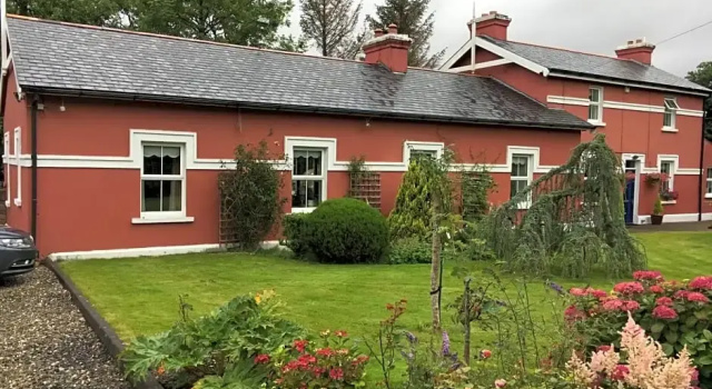 Station House Glenties, Забронировать Отель «постель и завтрак» Глентис Донегал, рядом с Hannah McGuinness