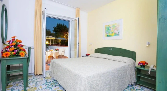 La Pergola & Villa Flavio, Varaa Villa Hotellit Ischia uima-altaalla, Uima-allas