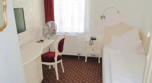 Одноместный номер Standard Hotel Einhorn Centre