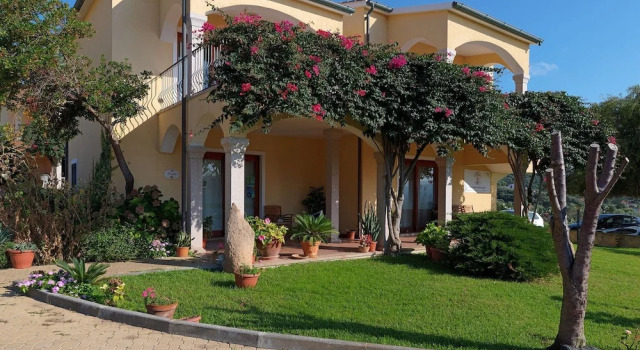 The Fantastic Residenza Badus-1 Bedroom Apartment Sleeps 4 -seaview-no0814