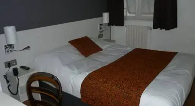 Contact Hôtel du Cerf, Buchen Sie Hotel Château-Gontier 