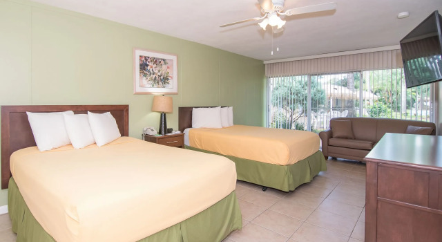 The Fairways Inn of Naples, Rezervasyon Otel North Naples Florida