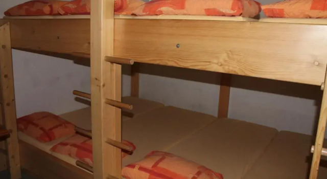 Кровать в общем номере Pension St. Jakob