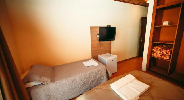 Трёхместный номер Standard с балконом Hotel Geneve - 2km do Capivari