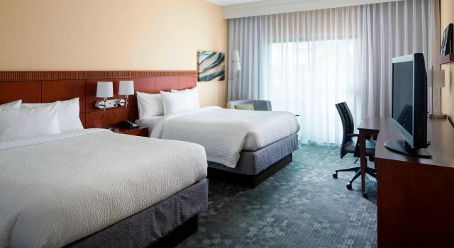 Четырёхместный номер Standard Courtyard by Marriott Huntsville University Drive