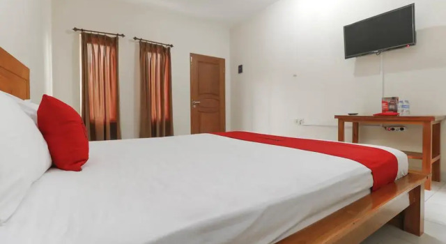 RedDoorz Plus near Cibubur Junction, Rezervovat Hotel Cibubur West Java