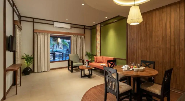 Люкс RVR Sarovar Portico Dindi