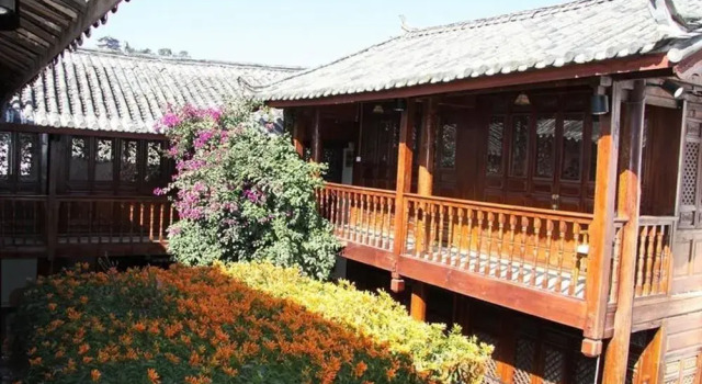 Lijiang 49 Sakura Hotel, Забронировать Отель Лицзян Юньнань, рядом с Улица Сквер-стрит Древнего города Даянь