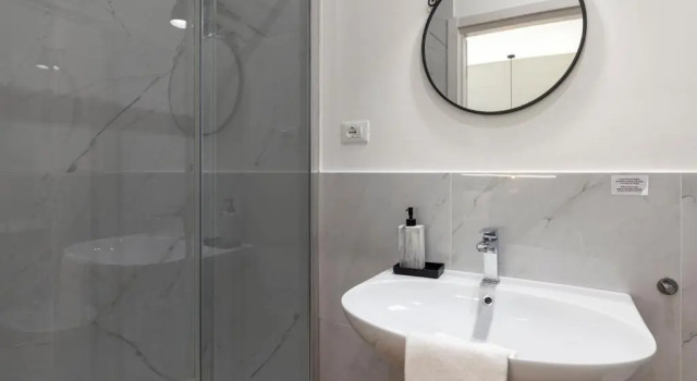 Amazing studio in the city center + WiFi, Забронировать Апартаменты/квартира Отели в центре Триеста, в центре