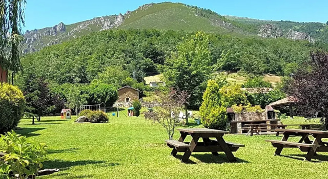Casa Rural La Matuca, Senda Del Oso, Asturias, Rezervați Hotel Hoteluri în Bueida cu parcare, Parcare
