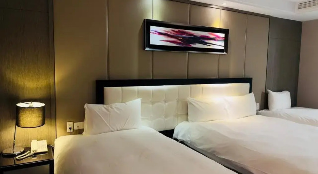 Четырёхместный номер Standard Royal Fine Hotel