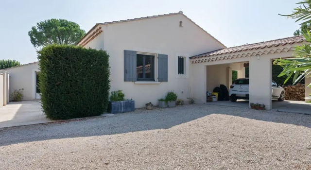 Luxury Modern Villa With Private Pool and Enclosed Garden in the Heart of the Vaucluse
