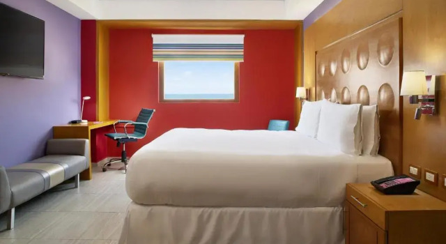 Двухместный полулюкс с видом на лагуну Aloft by Marriott Cancun