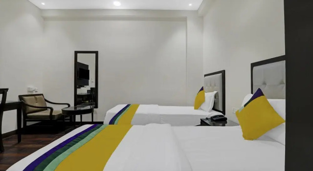 Itsy By Treebo - Avasa Inn, Забронировать Отель Отели Гомти Нагара с парковкой, Парковка