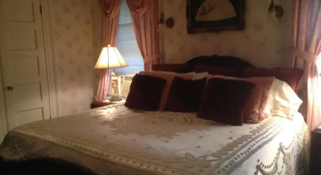 Люкс Deluxe Brookview Manor Inn