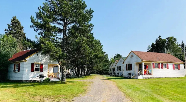 Коттедж Superior Green Gables Bungalow Court