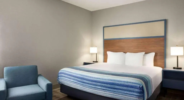 Двухместный номер Standard AmericInn by Wyndham Branson & Conference Center