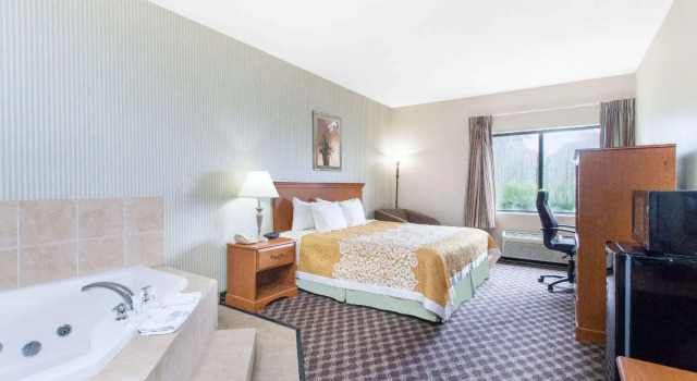 Двухместный номер Deluxe Days Inn & Suites by Wyndham Seaford