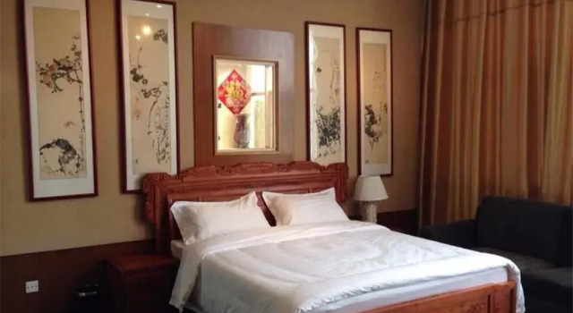 Dianchi Jinya Restaurant, Rezerwuj Hotel Hotele w Kunming z parkingiem, Parking