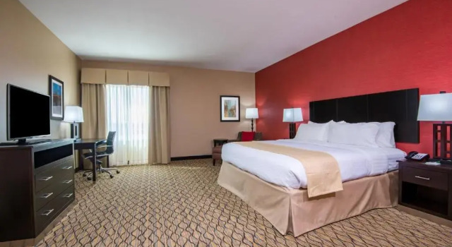 Двухместный номер Standard Holiday Inn Salina by IHG