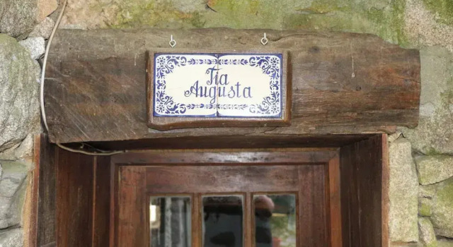 Casa Campo Das Bizarras, Забронировать Фермерский дом Отели Каштру-Дайри с парковкой, Парковка