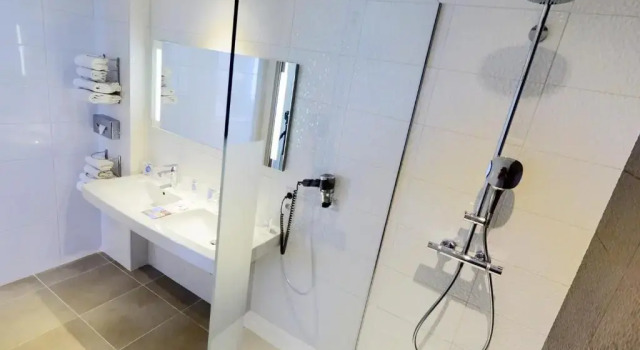Трёхместный номер Standard Kyriad Prestige Saint-Malo