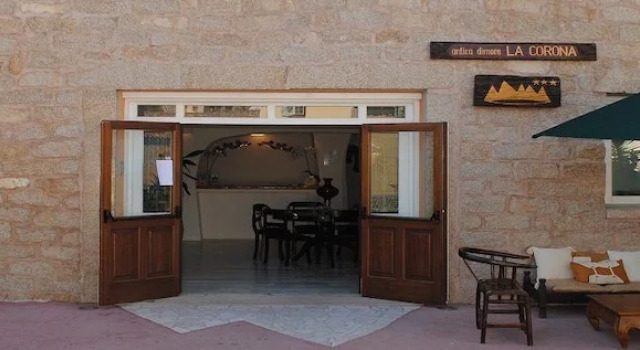 Antica Dimora La Corona, Book Hotel San Pantaleo Emerald Coast