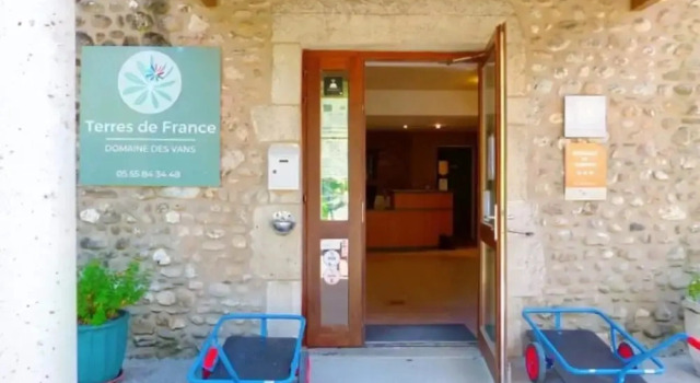 Family Mezzanine Cottage in Ardeche, Book Feriehus Chambonas Cévennes