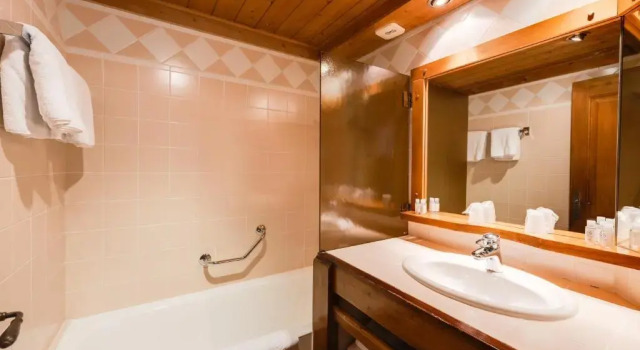 Трёхместный номер Standard Hôtel La Grange dArly