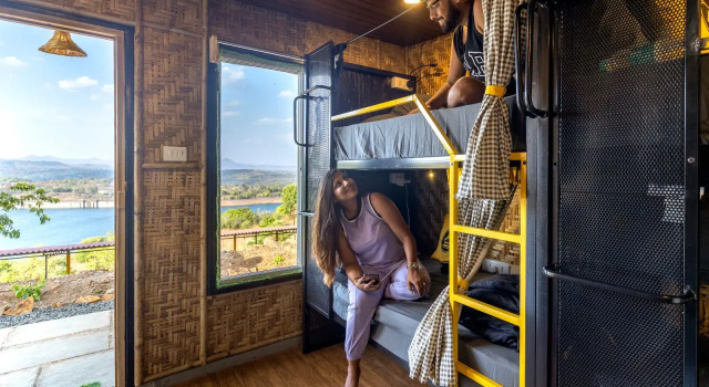 Кровать в общем номере The Hosteller Bhandardara