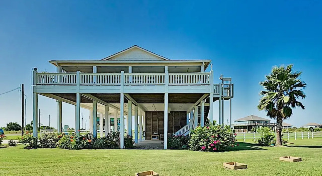 Gulf-view - Walk To Beach! 3 Bedroom Home