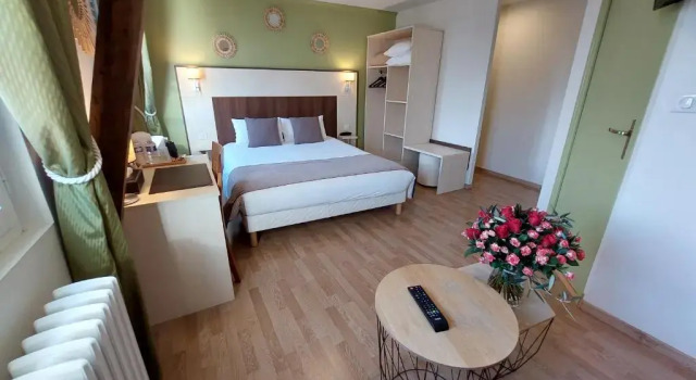 Двухместный семейный номер Standard Logis Loire Hotel - Les Cocottes Restaurant