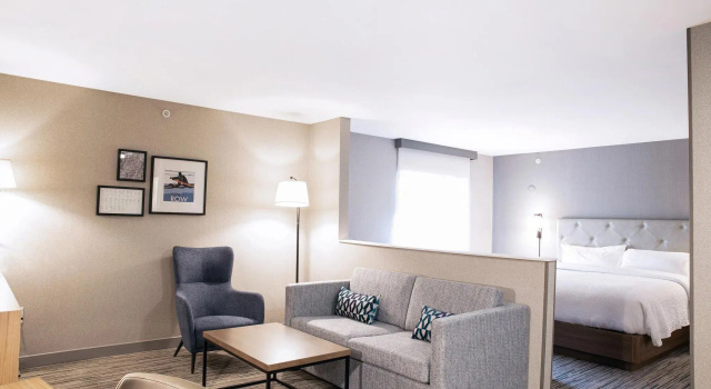Двухместный люкс Four Points by Sheraton Downtown Seattle Center