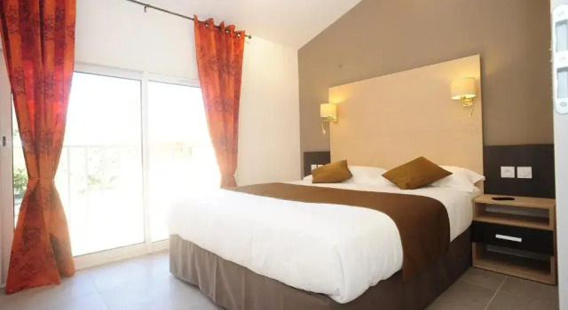 Апартаменты c 1 комнатой The Originals City, Hôtel Les Bastides du Gapeau