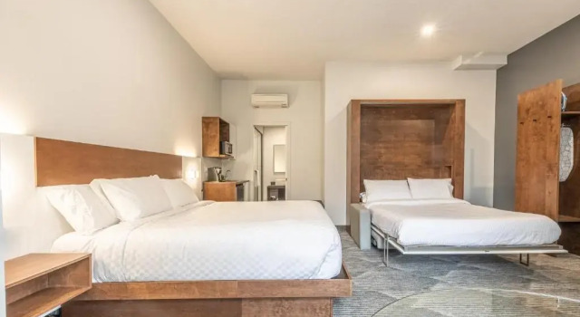 Четырёхместный номер Superior Hôtel Manoir Vieux-Québec
