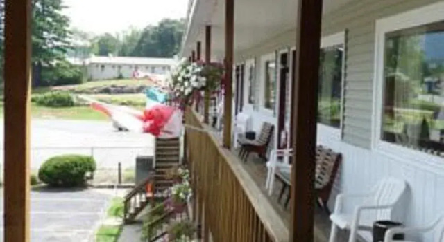 Legacy Inn and Suites, Забронировать Отель Лейк-Джордж Adirondack Mountains, рядом с Музей «Форт Уильям-Генри»