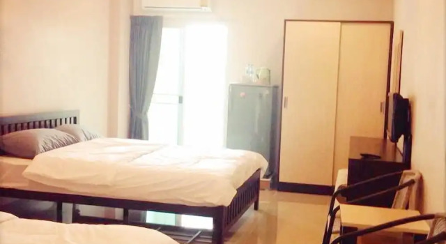 Четырёхместный семейный номер Standard с балконом At Ease Hotel Suvarnabhumi