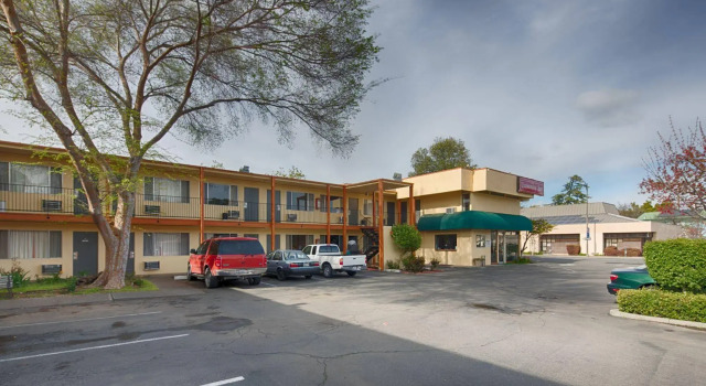 Days Inn by Wyndham Chico, Rezervați Hotel Chico California