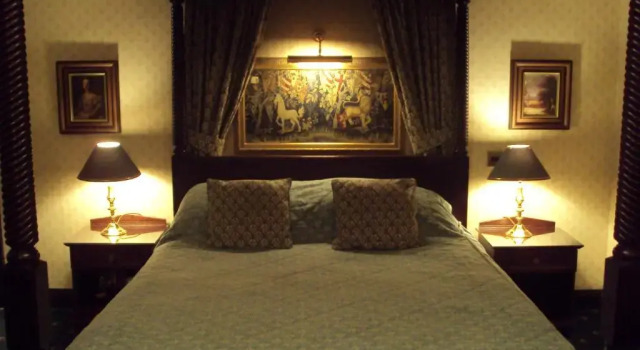 Номер Standard Langley Castle Hotel