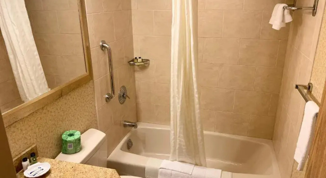 Четырёхместный номер Standard Five Towns Inn - JFK Airport