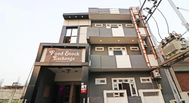 OYO 29423 03 Townhouse Inn